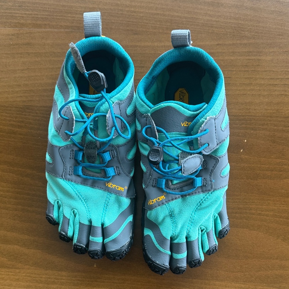 Women’s FiveFingers V-Trail 2.0 size 5